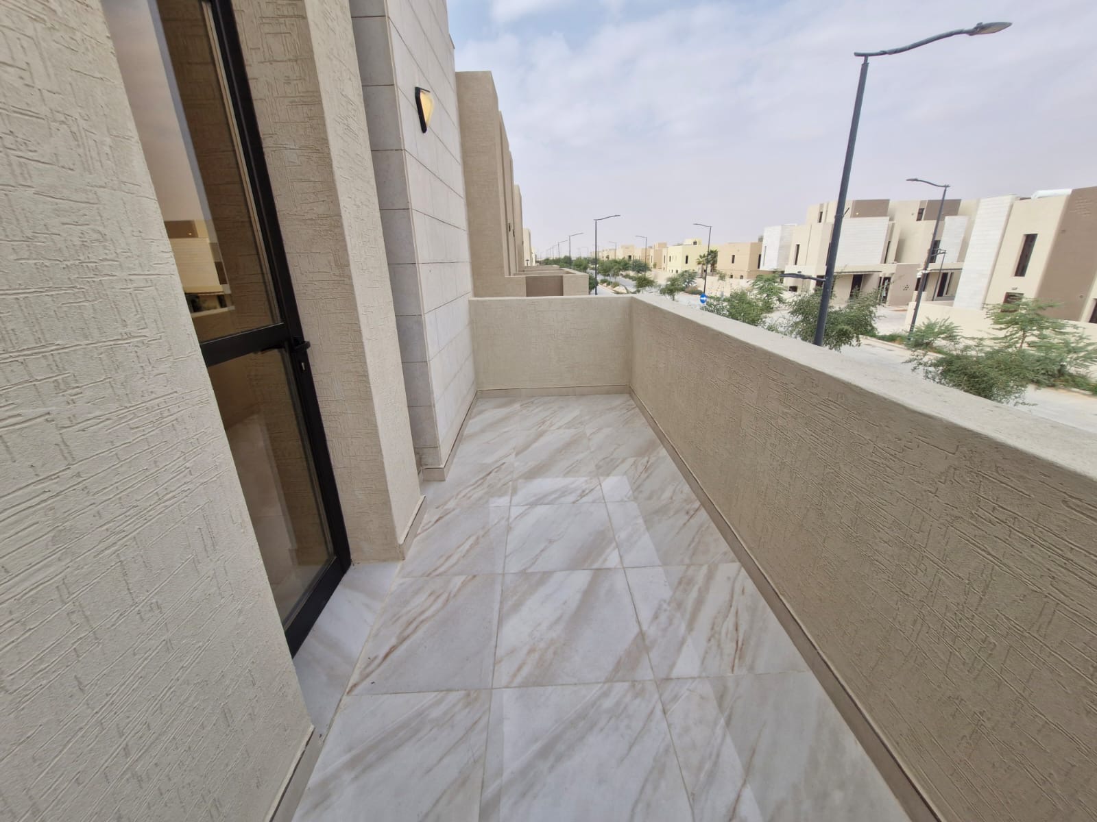 **Modern Luxury Villa for Rent in "Etual Roshan" Project – Signed by Elie Saab** 🏡✨  